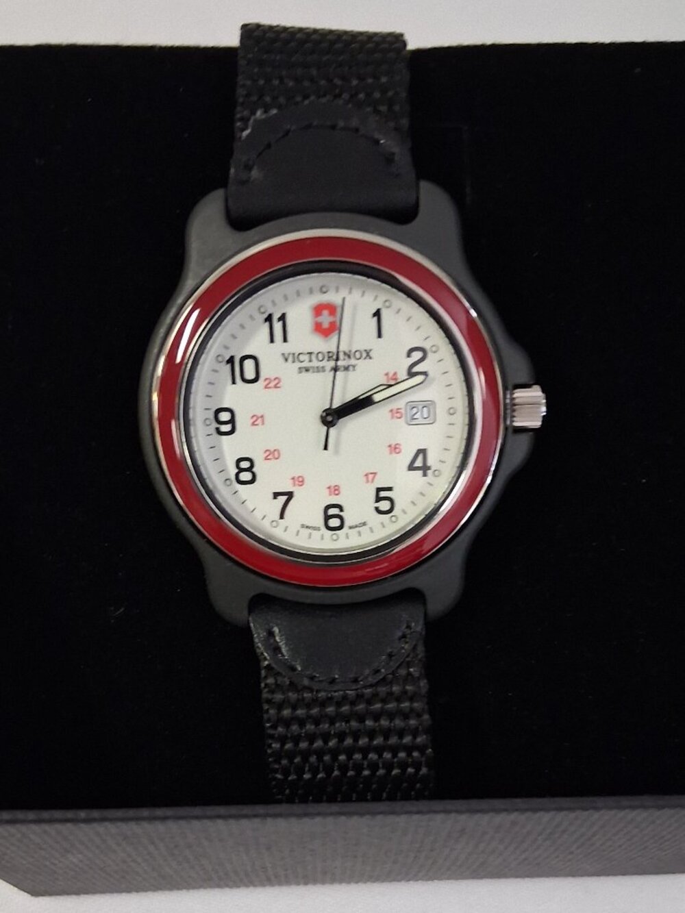 Swiss Army Men`s Wrist Watch Model 249085 From Victorinox